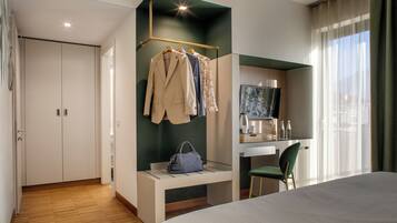 Minibar, in-room safe, soundproofing, free WiFi