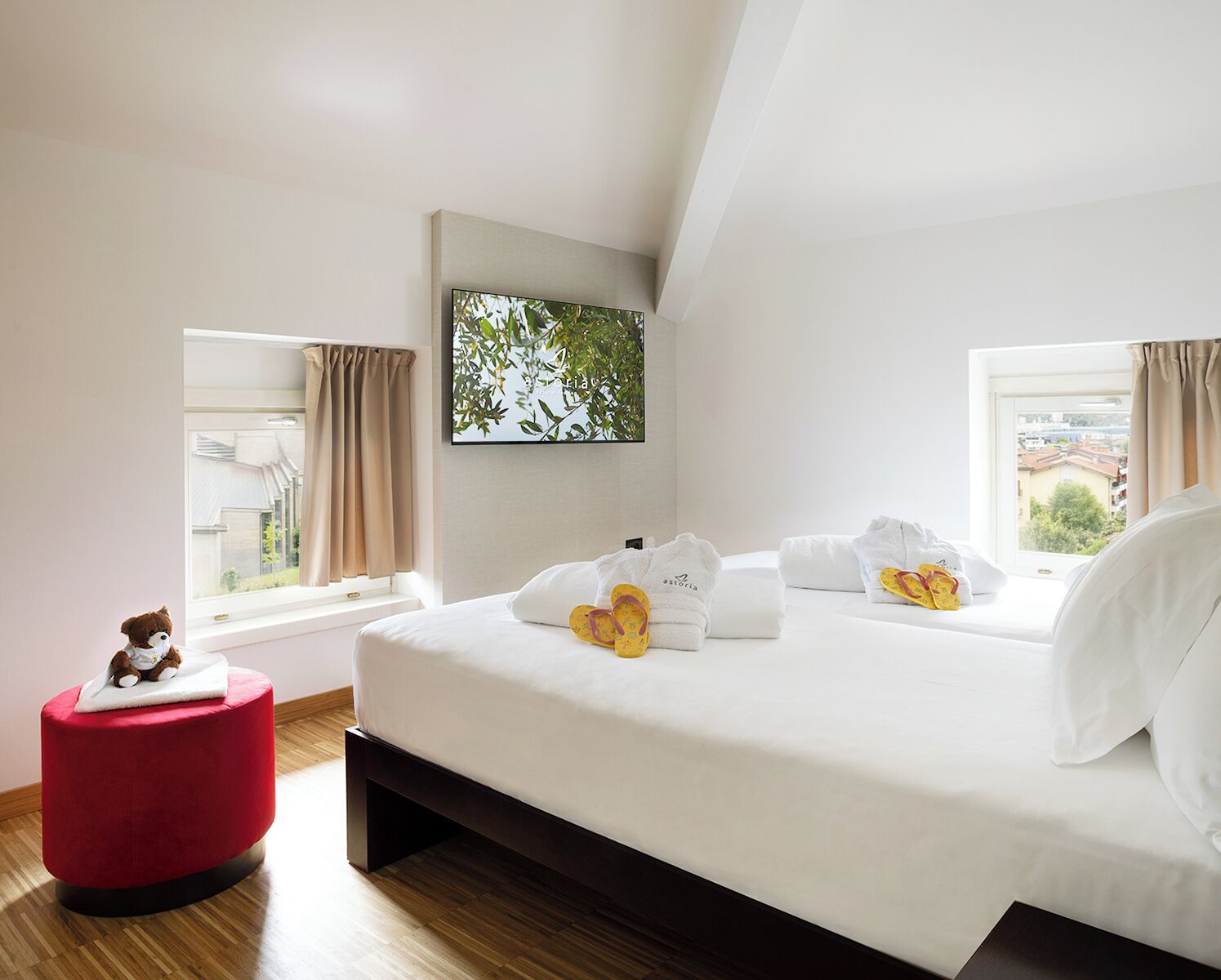 舒适客房 | 迷你吧、客房内保险箱、隔音、免费 WiFi