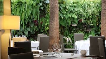 Desayuno buffet todos los días (con cargo)
