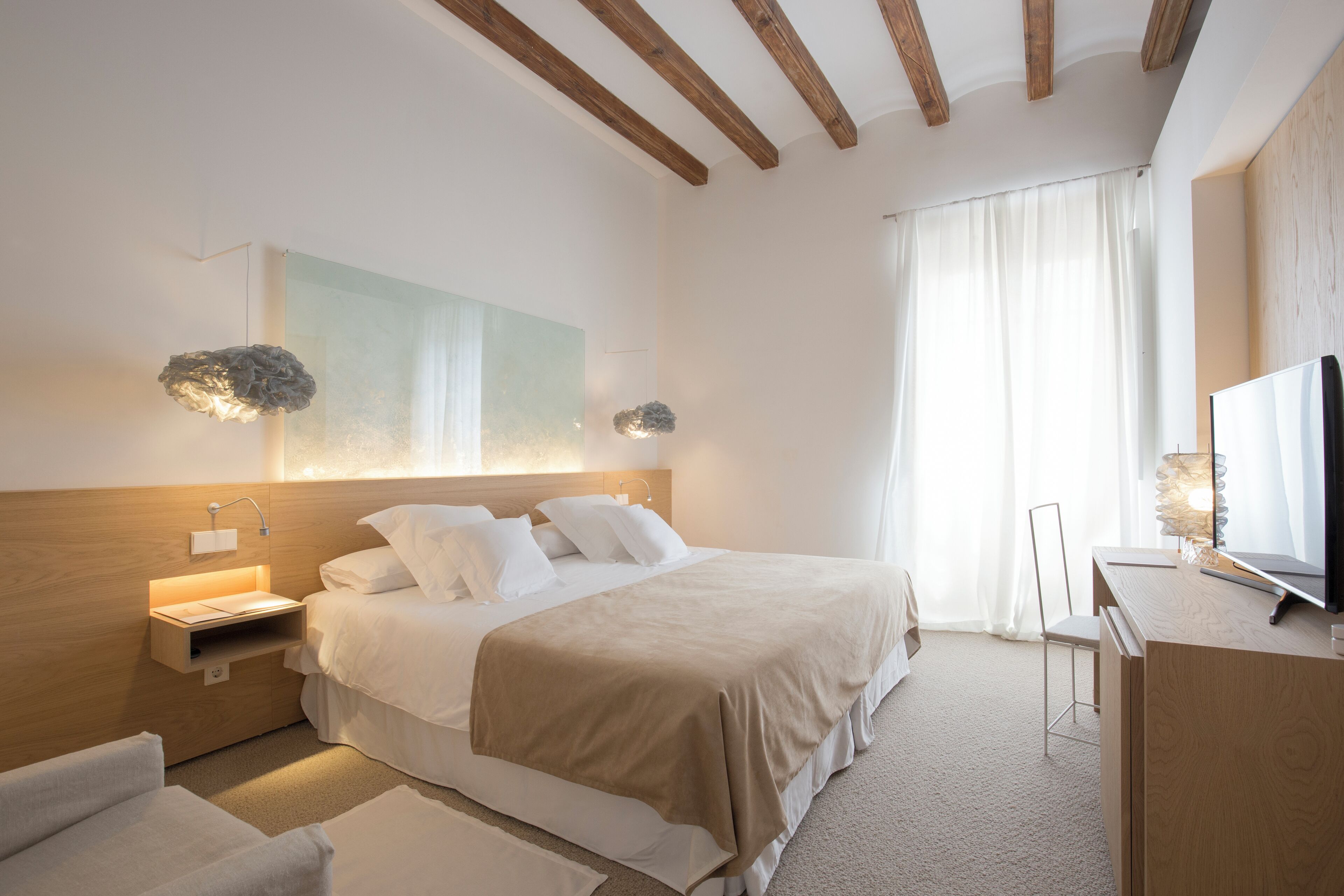 Ropa de cama hipoalergénica y minibar 