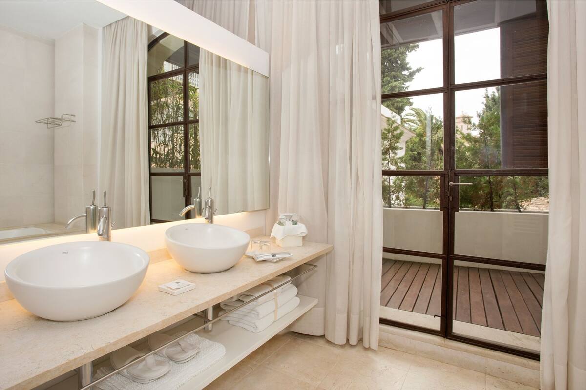 free toiletries, hair dryer, bathrobes, slippers