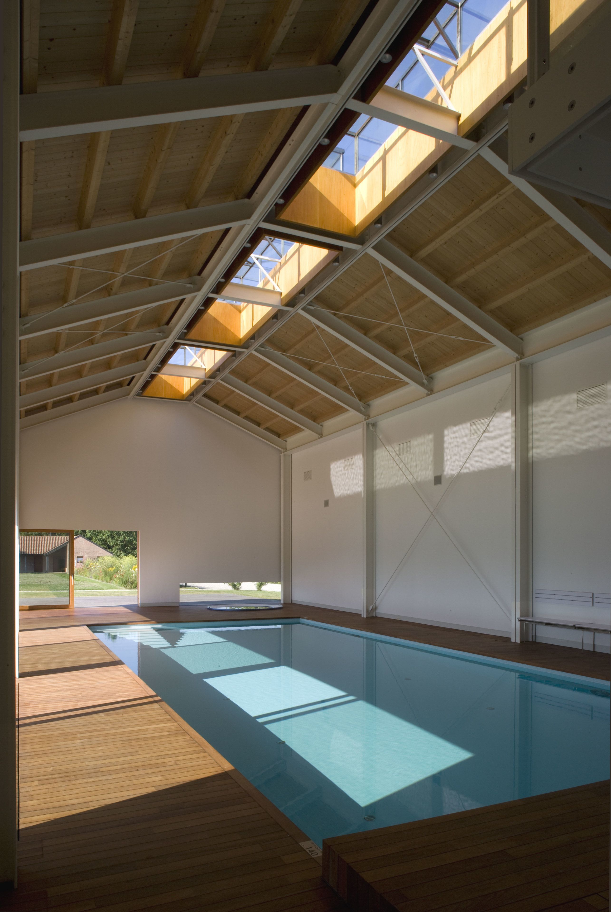 Indoor pool, sun loungers