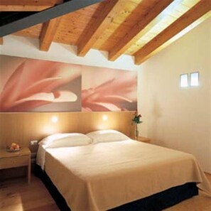 Double Room | Frette Italian sheets, premium bedding, Select Comfort beds, minibar - Relais Ormesani (Marcon)