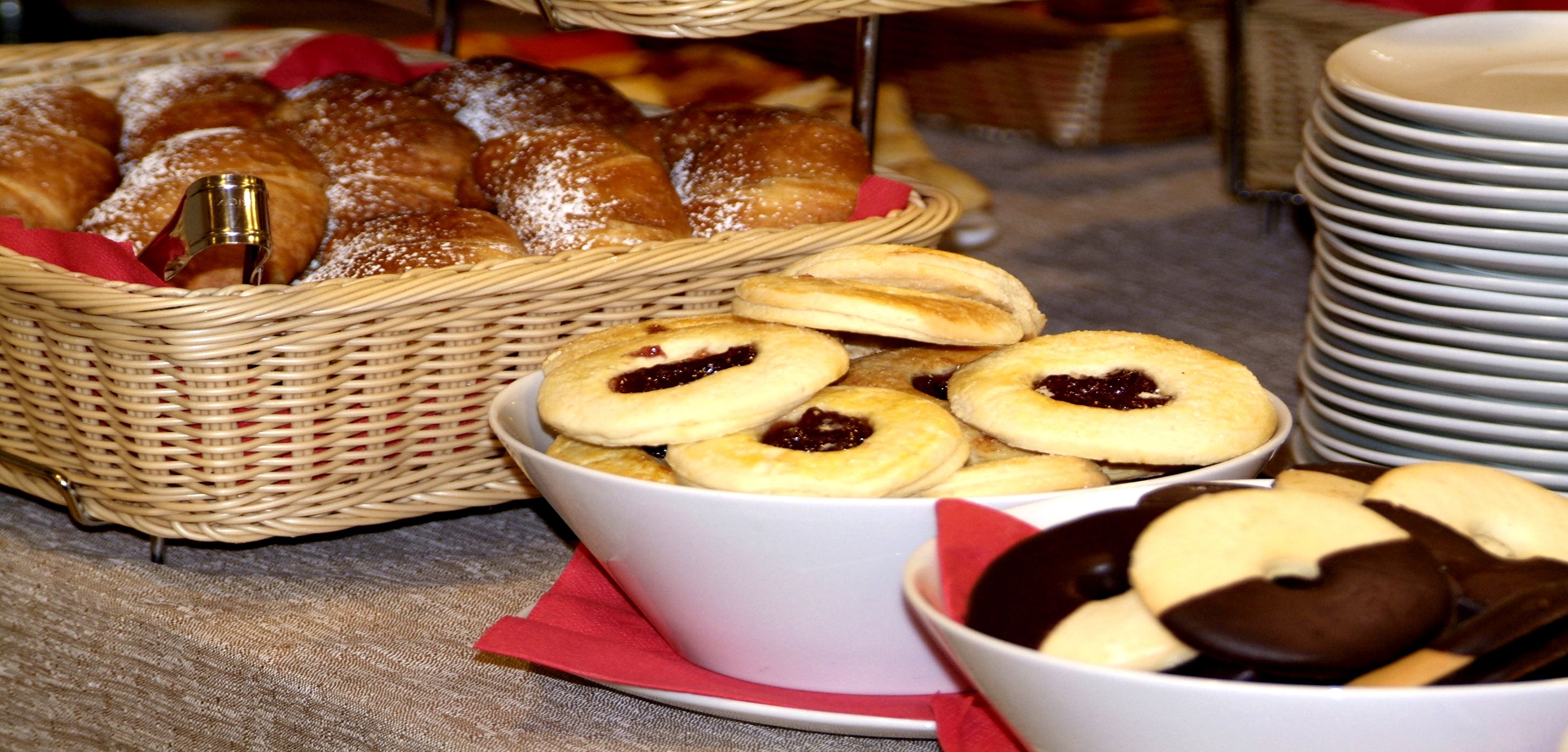 daily buffet breakfast (eur 10 per person)