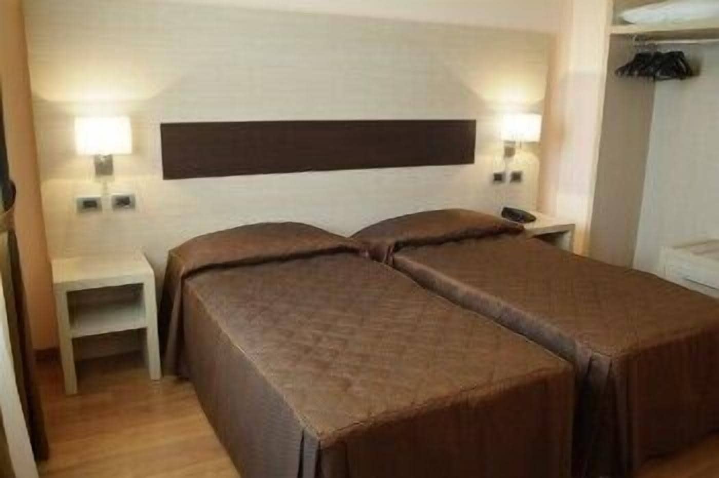 double room | minibar, in-room safe, desk, soundproofing