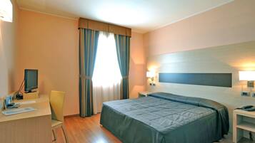 Suite – junior | Minibar, safe på rommet, skrivebord og lydisolert