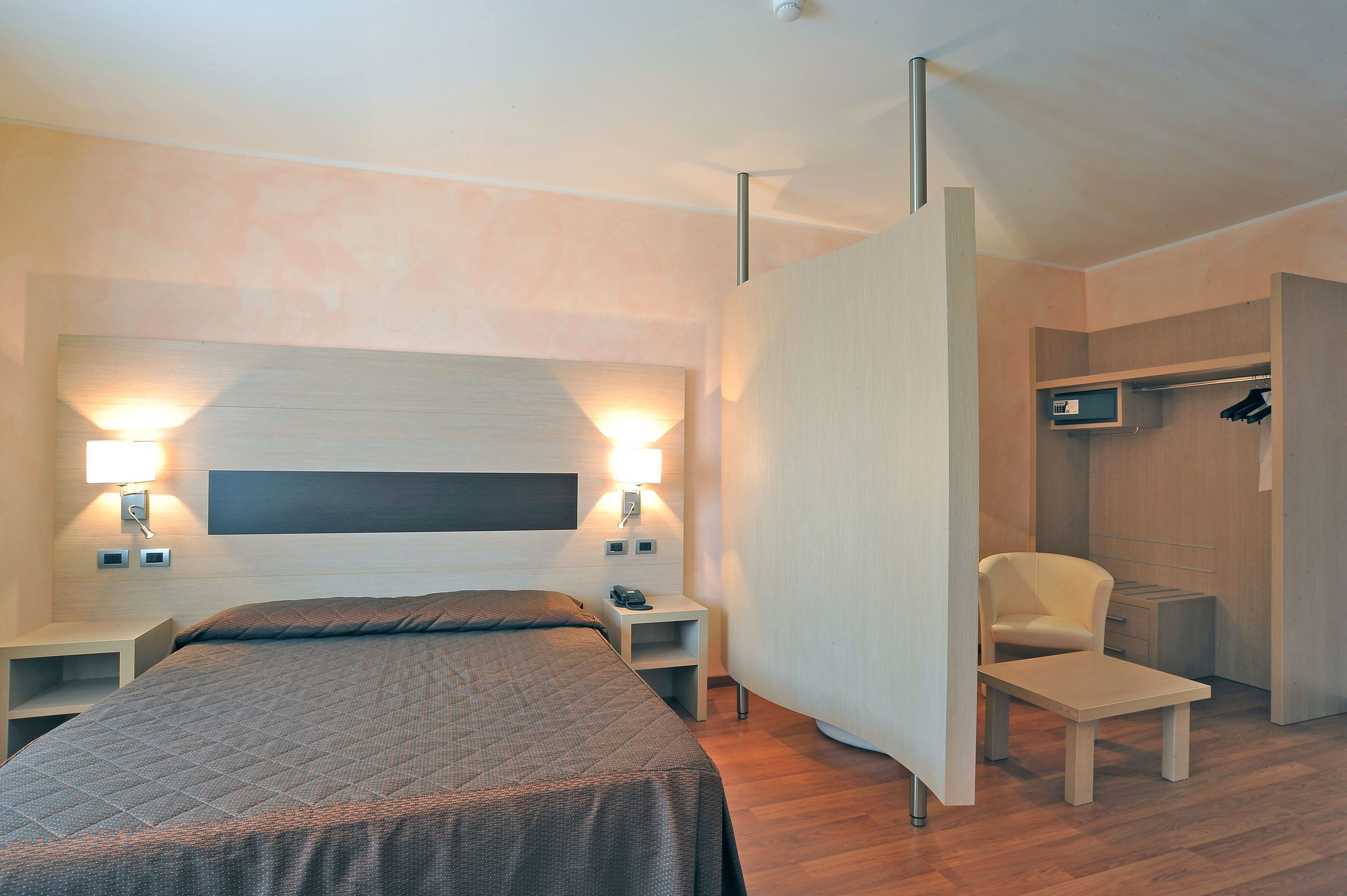 double room | minibar, in-room safe, desk, soundproofing