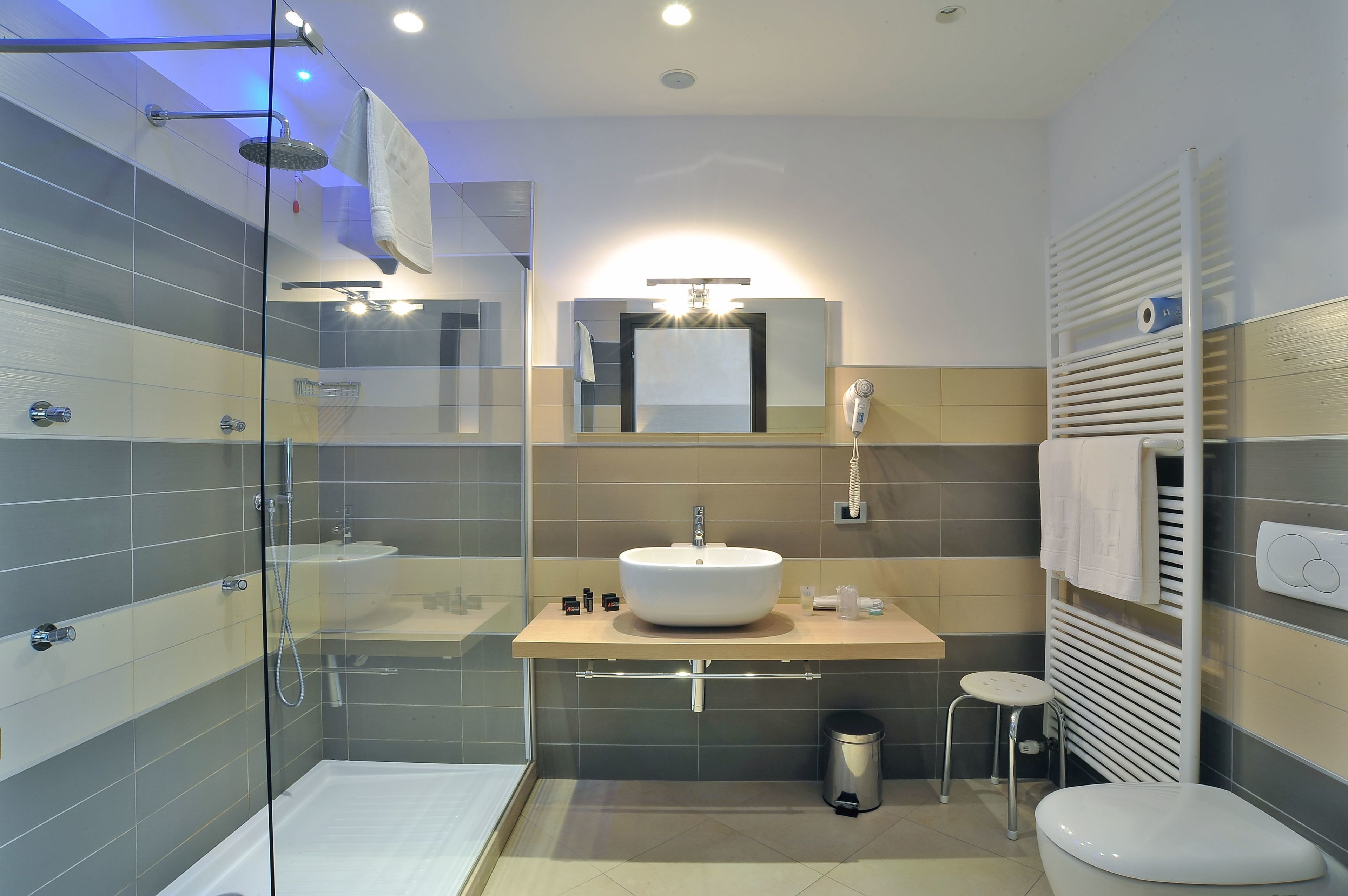 junior suite | bathroom | hair dryer, bidet, towels