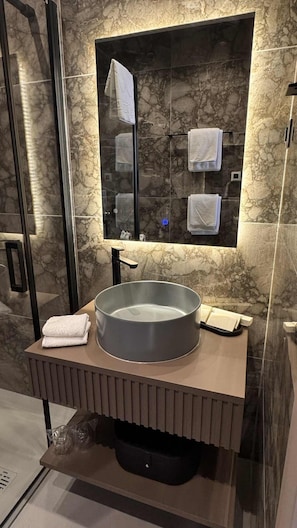 Shower, free toiletries, hair dryer, towels