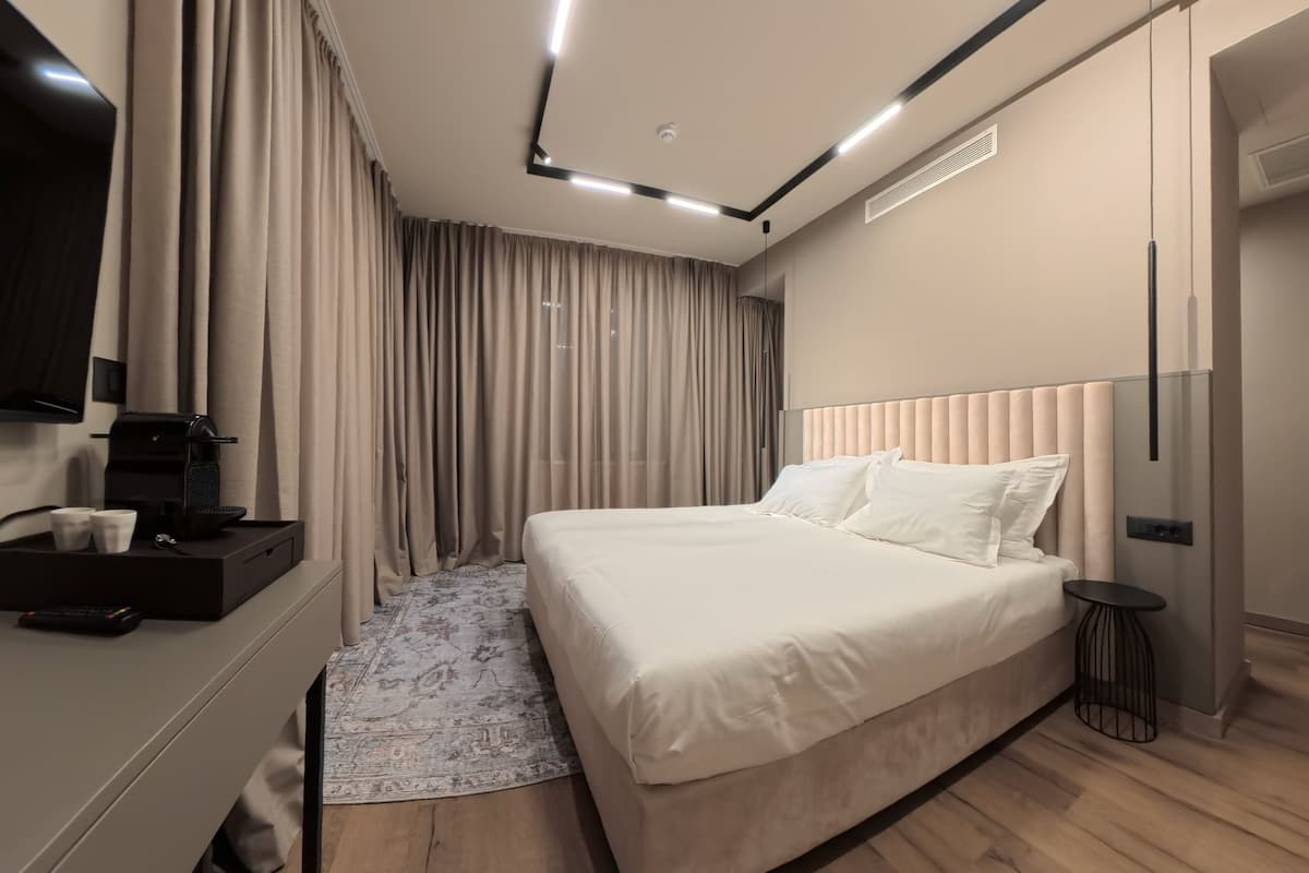 1 bedroom, premium bedding, down comforters, minibar