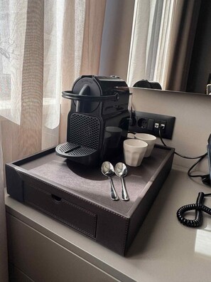 Roupas de cama premium, edredons de pluma, frigobar, cofres nos quartos