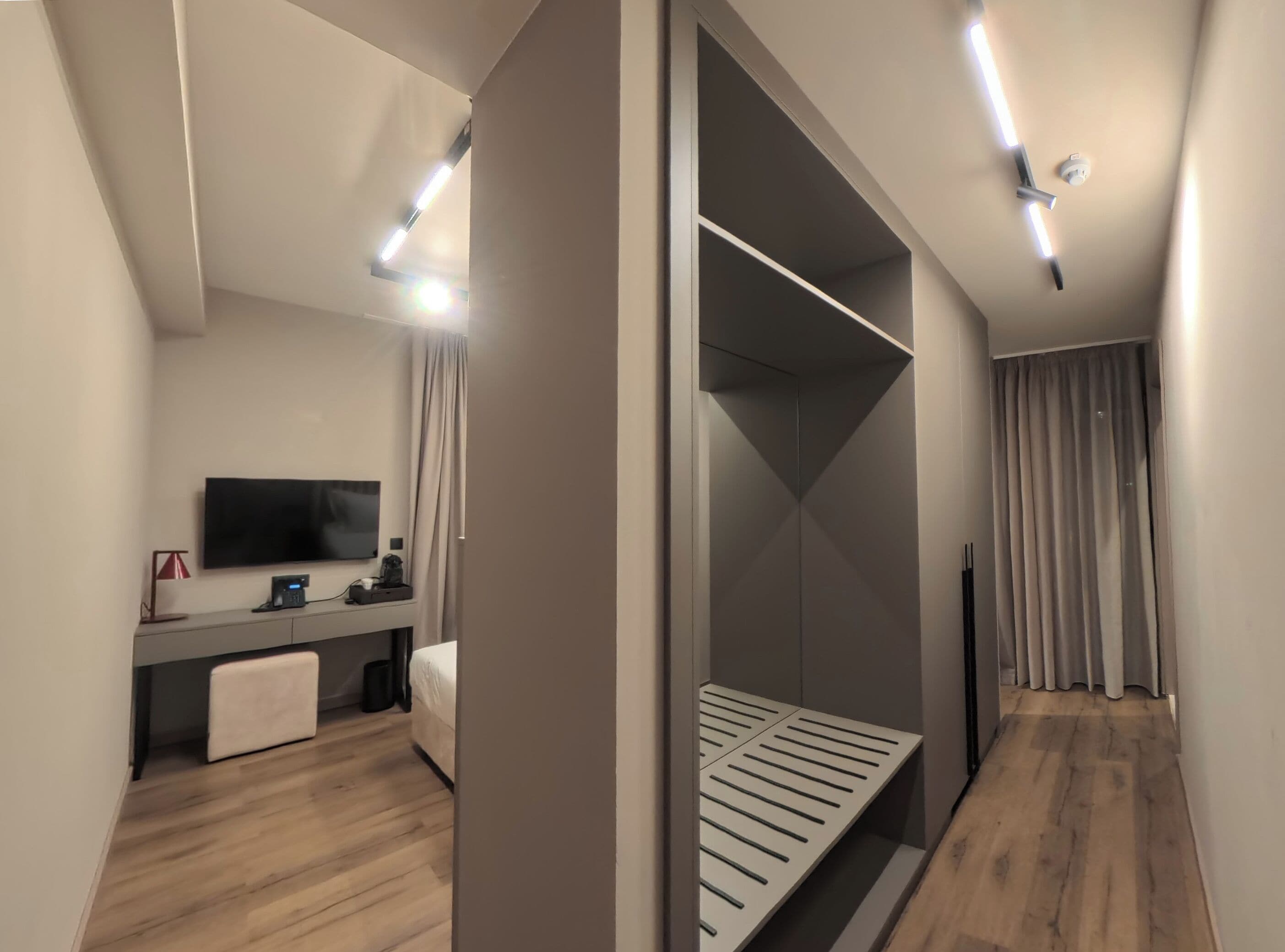 Ropa de cama de alta calidad, edredón y minibar 