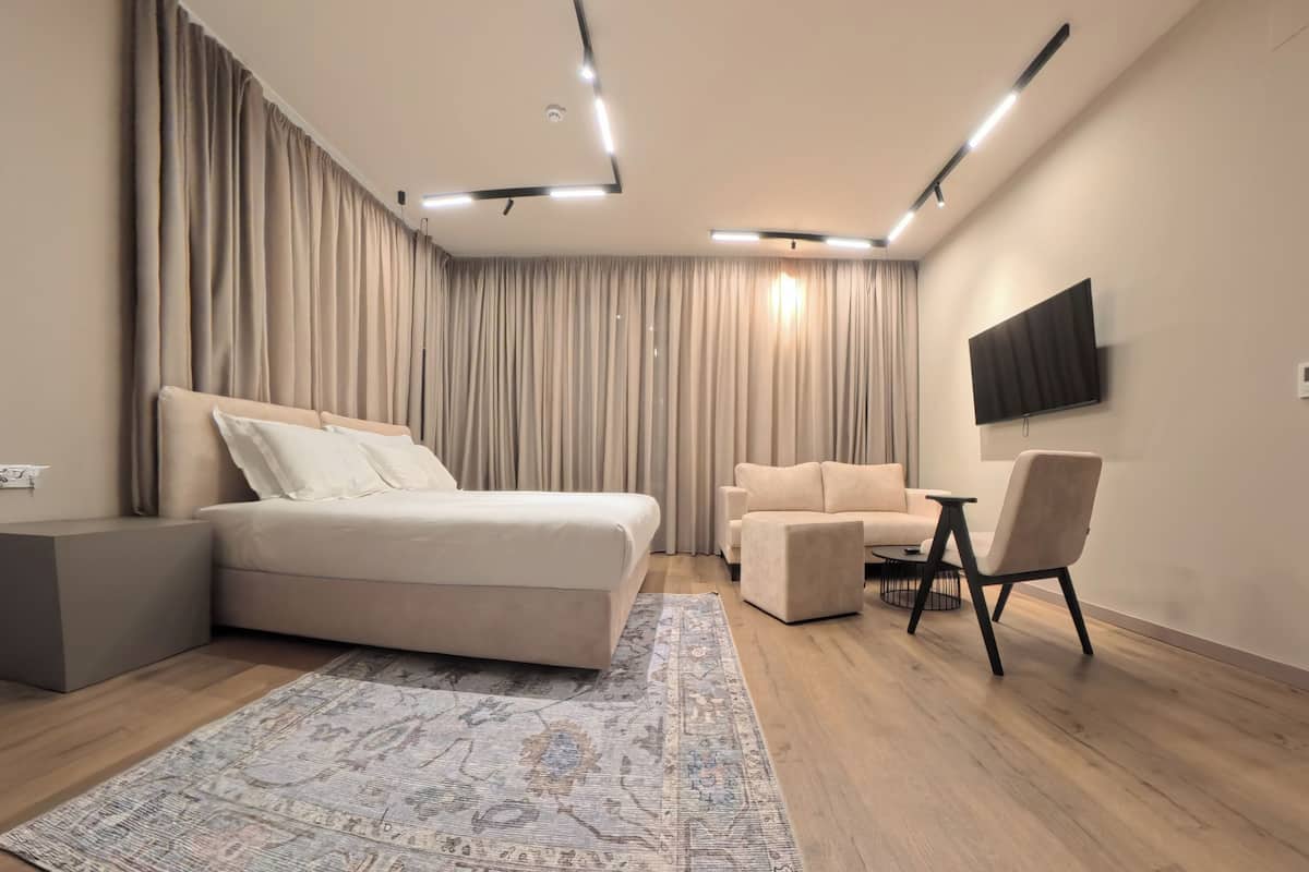 1 bedroom, premium bedding, down comforters, minibar