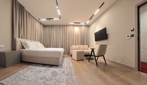 1 habitación, ropa de cama de alta calidad, cubrecamas y minibar 