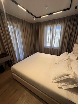 1 bedroom, premium bedding, down duvets, minibar