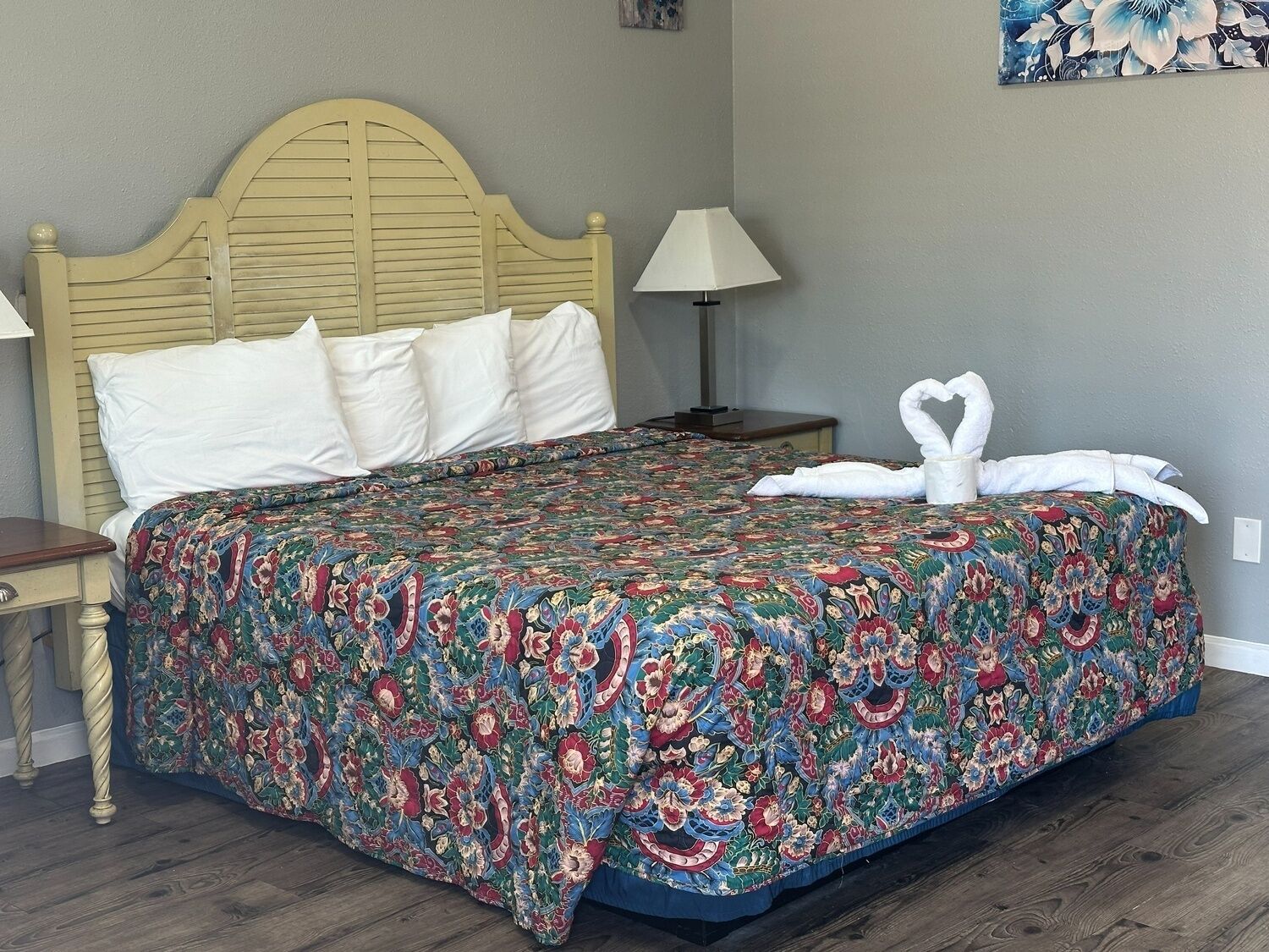 Standaard eenpersoonskamer, 1 kingsize bed | Gratis wifi, een wekker, beddengoed