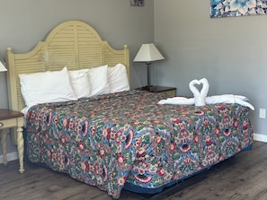 WiFi (free), alarm clocks, bed sheets - Budget Inn (San Luis Obispo)