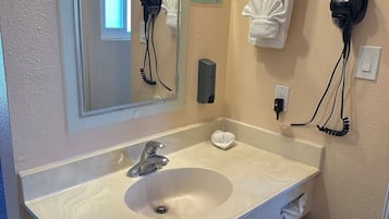 Standard Single Room, 1 King Bed | Bathroom | Towels