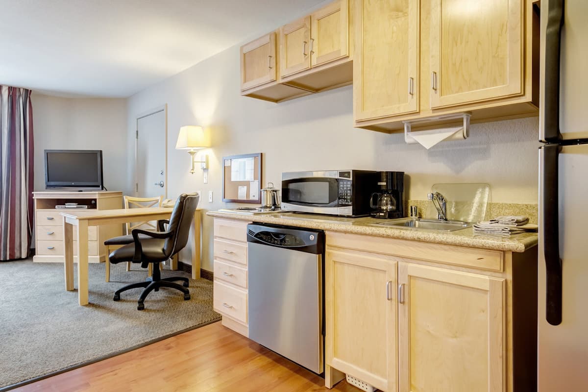 1 bedroom, premium bedding, in-room safe, desk