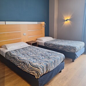 Daunenbettdecken, Zimmersafe, Schreibtisch, schallisolierte Zimmer