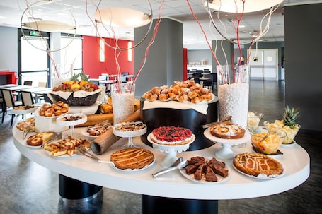 Daily buffet breakfast for a fee. Idea Hotel Milano San Siro