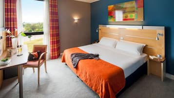 Daunenbettdecken, Minibar, Zimmersafe, Schreibtisch