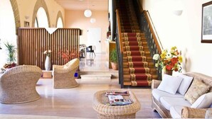 Lobby sitting area - Hotel Torino (Terracina)