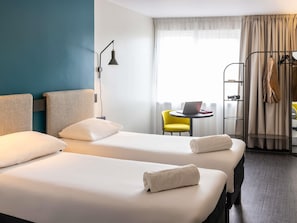 Coffres-forts dans les chambres, bureau, fer et planche Ă repasser