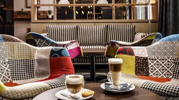 Breakfast and dinner served