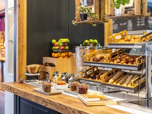 Kontinental frukost varje dag (GBP 12.0 per person)