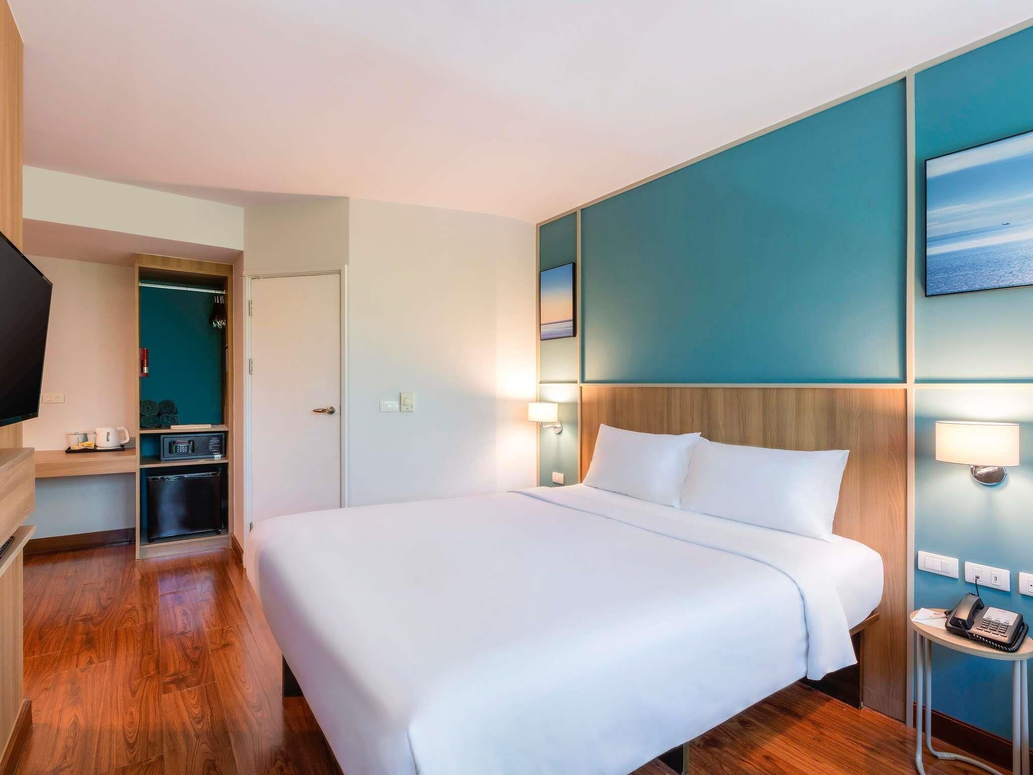 Superior kamer, 1 queensize bed | Een kluis op de kamer, verduisterende gordijnen