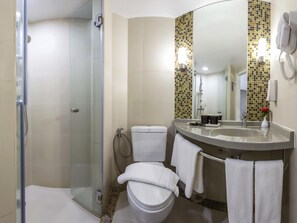 In-room safe, blackout curtains, iron/ironing board - ibis Phuket Patong (Patong)