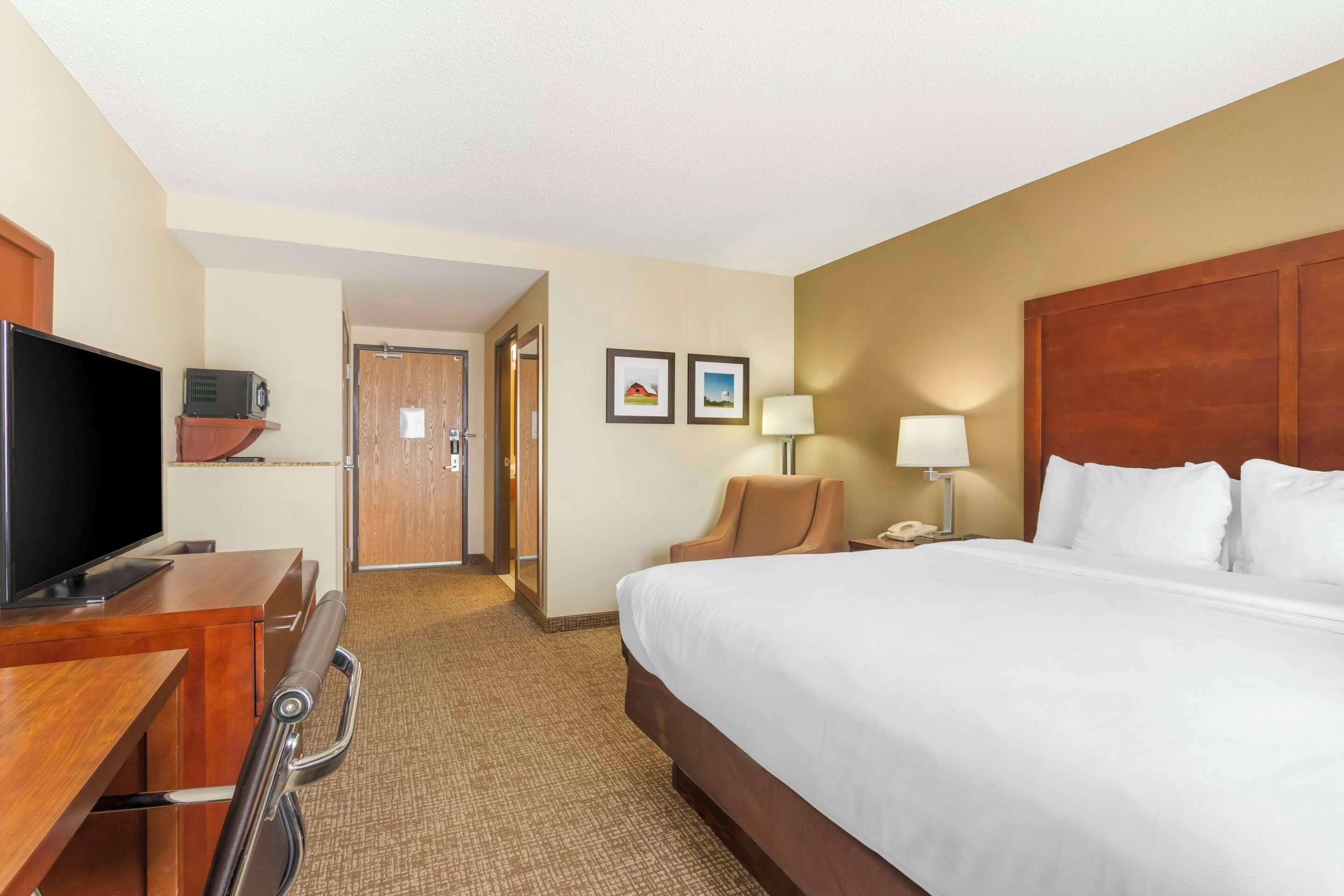 desk, iron/ironing board, free wifi, bed sheets