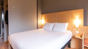 Standard Room, 1 Double Bed | Premium bedding, desk, blackout drapes, soundproofing - ibis Quimperle (Mellac)