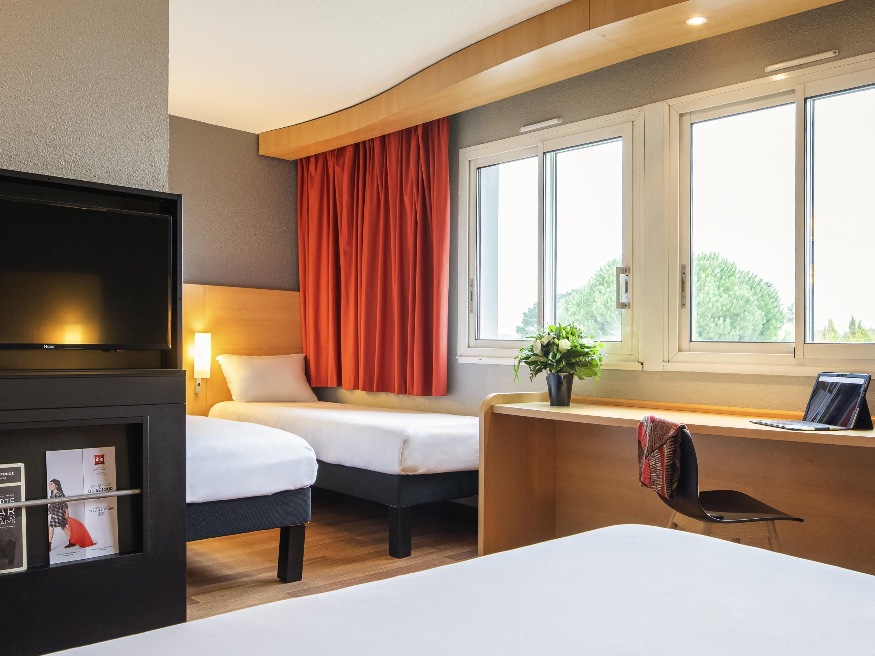 standard room, 2 single beds | premium bedding, desk, blackout curtains, soundproofing