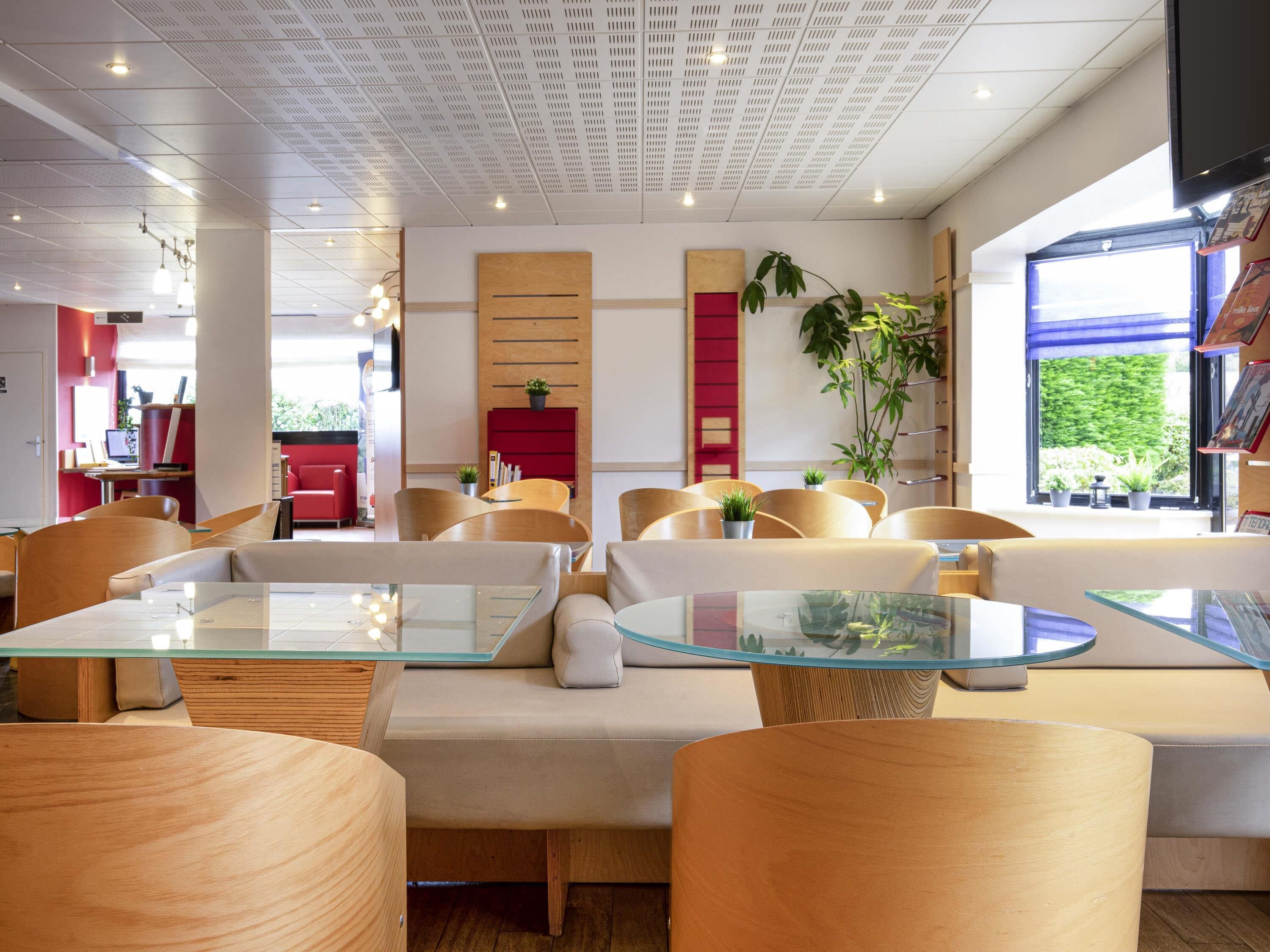 每日供应自助式早餐（每人 EUR 9.90）