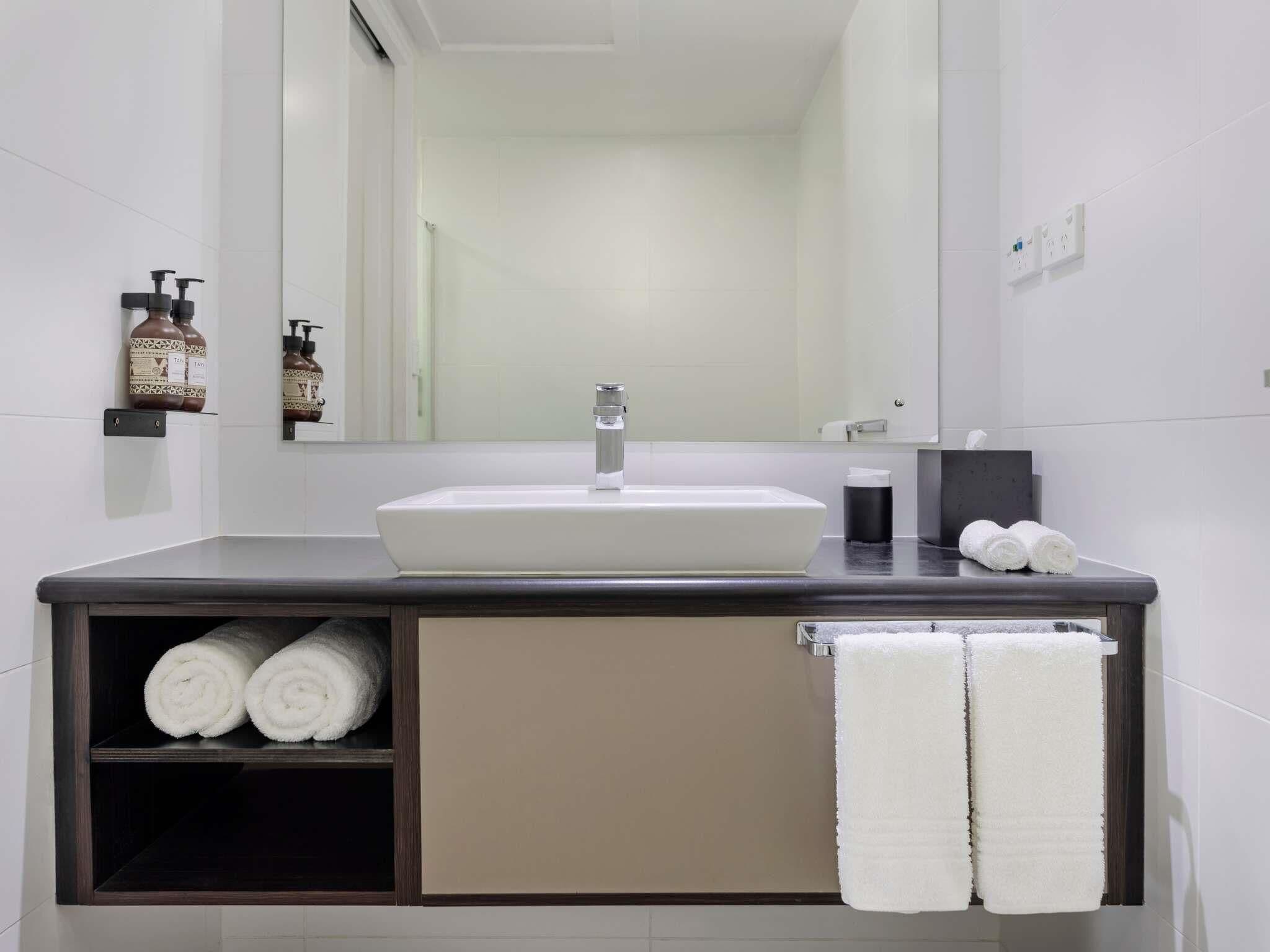 Rom – deluxe, 1 kingsize-seng, havutsikt | Sengetøy av topp kvalitet, senger med Select Comfort-madrass og minibar