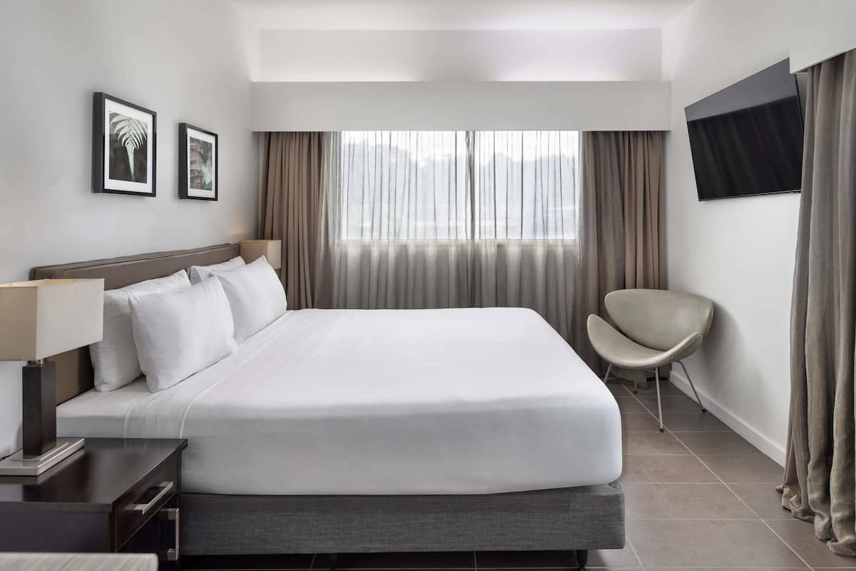 Habitación estándar, 1 cama King size | Ropa de cama de alta calidad, camas Select Comfort y minibar