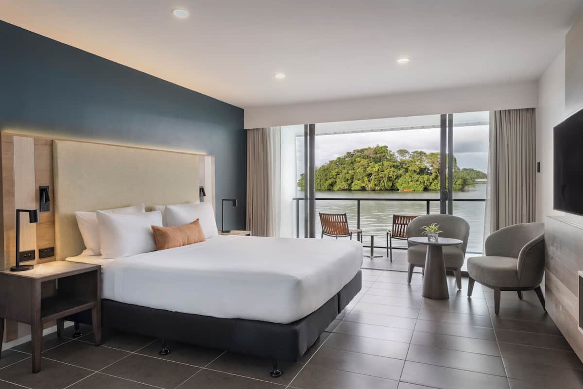 Executive Room, 1 King Bed, Ocean View | Premium bedding, Select Comfort beds, minibar, in-room safe