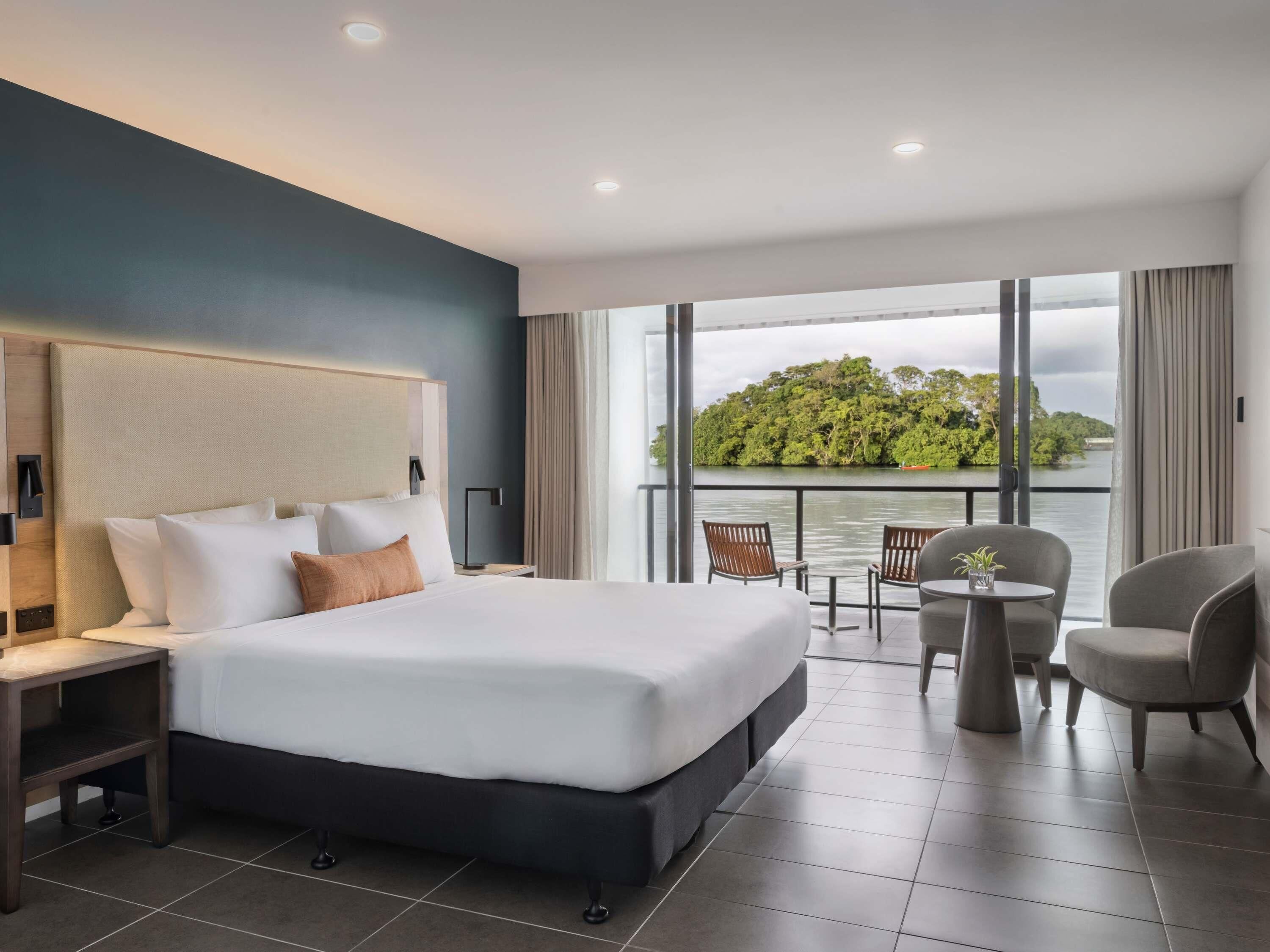 Executive Room, 1 King Bed, Ocean View | Premium bedding, Select Comfort beds, minibar, in-room safe