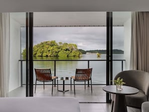 Executive Room, 1 King Bed, Ocean View | 1 bedroom, premium bedding, Select Comfort beds, minibar