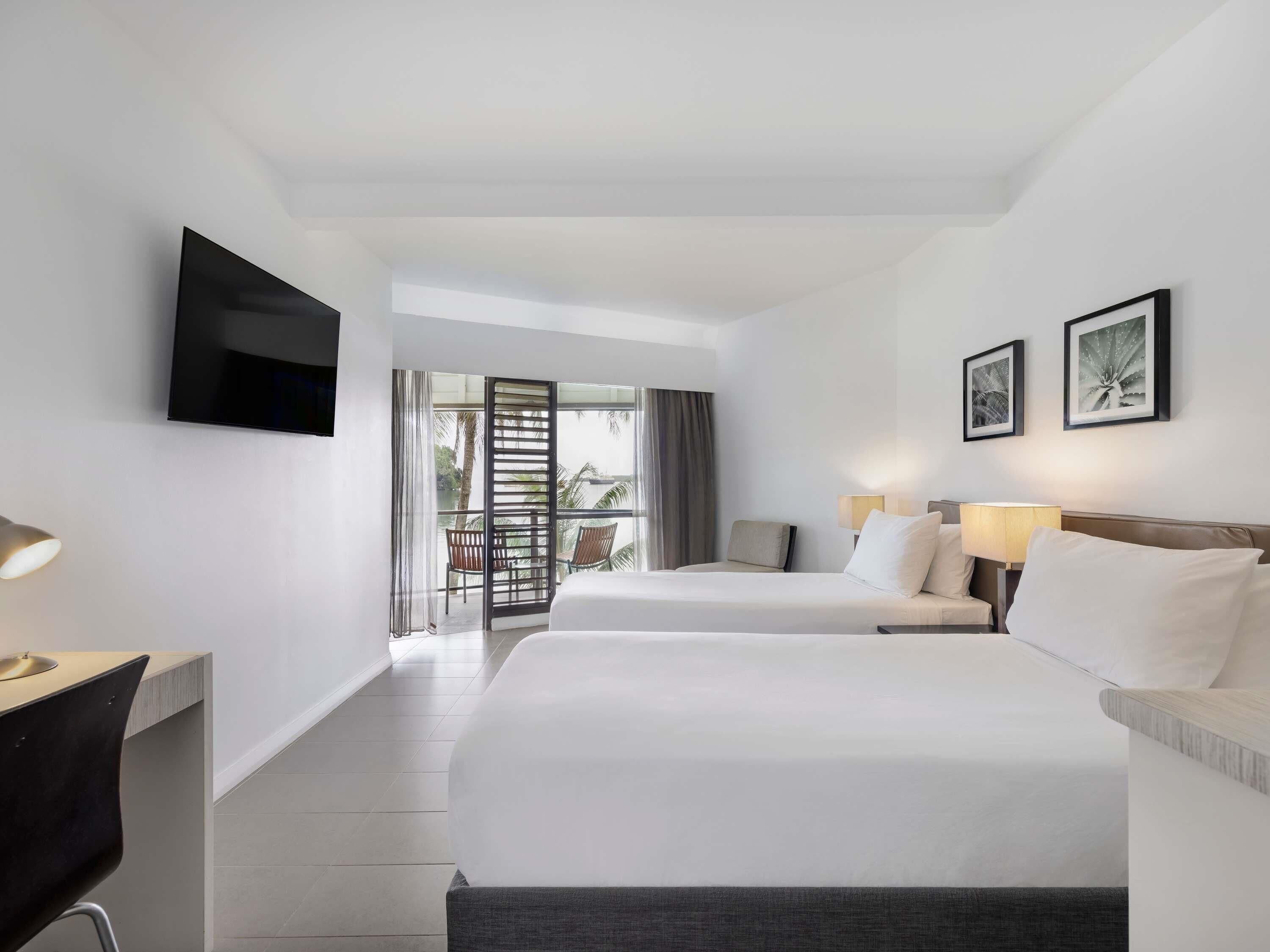 Deluxe Room, 1 King Bed, Ocean View