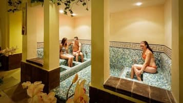 Een sauna, een bubbelbad, een stoombad, lichaamsbehandelingen