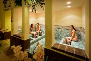 Sauna, tina de hidromasaje, baño de vapor y tratamientos corporales 