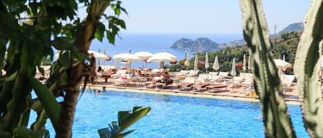 Indoor pool, seasonal outdoor pool, pool umbrellas, sun loungers