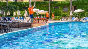 Outdoor pool, pool loungers