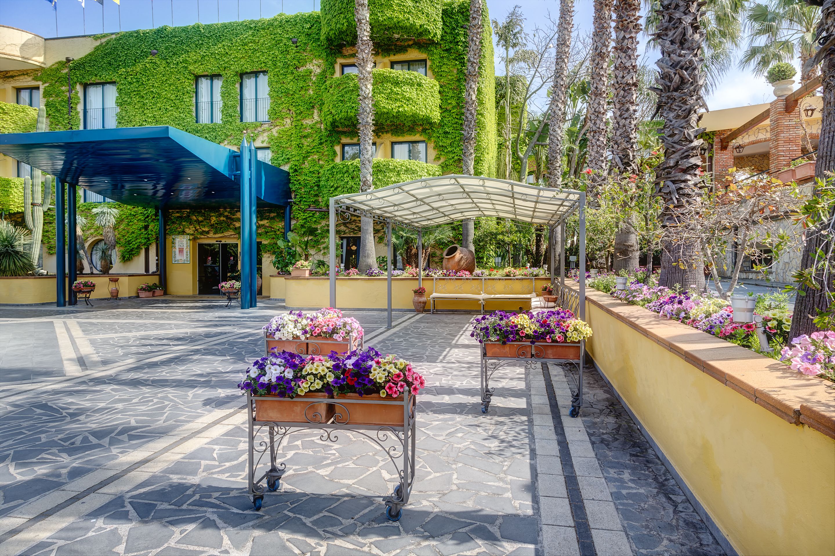 مدخل المنشأة