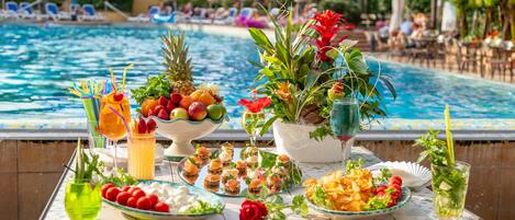 2 restaurants, breakfast, lunch, dinner served; international cuisine