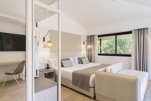Premium bedding, minibar, in-room safe, desk - Grand Palladium Sicilia Resort & Spa  (Campofelice di Roccella)