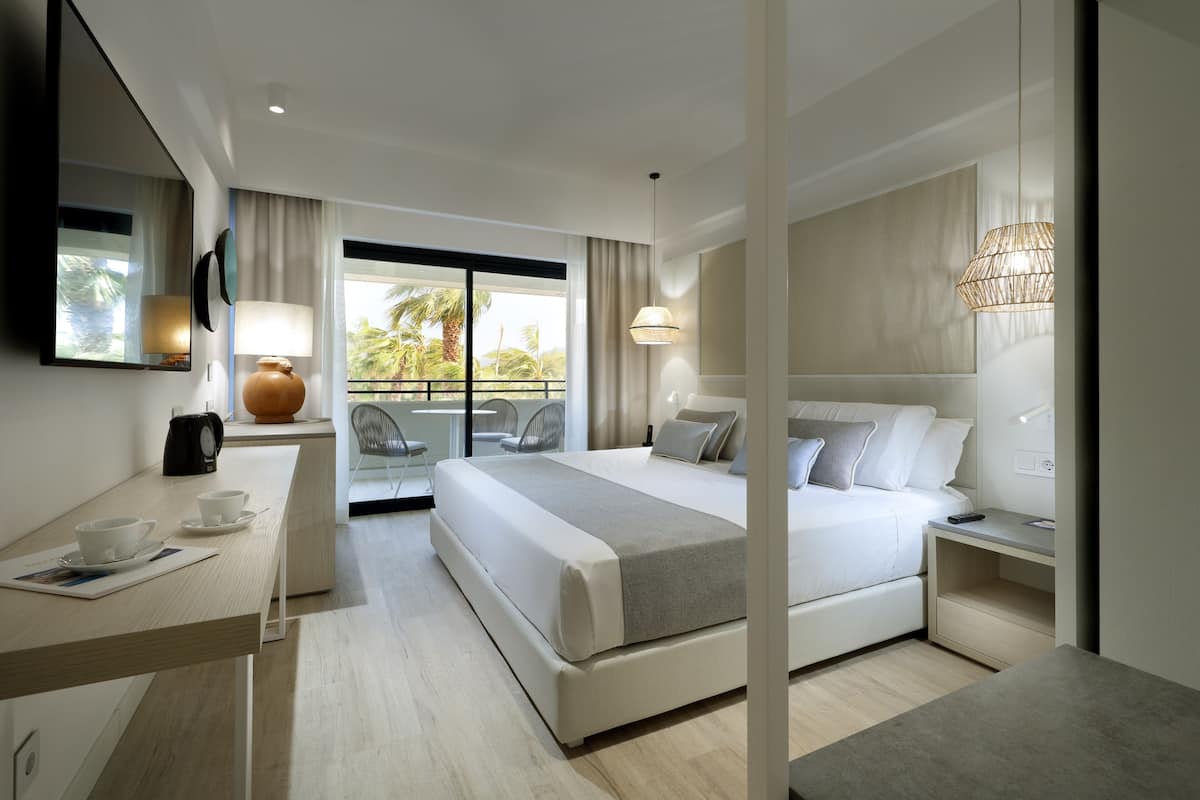 Chambre Deluxe, vue piscine (Signature Level)